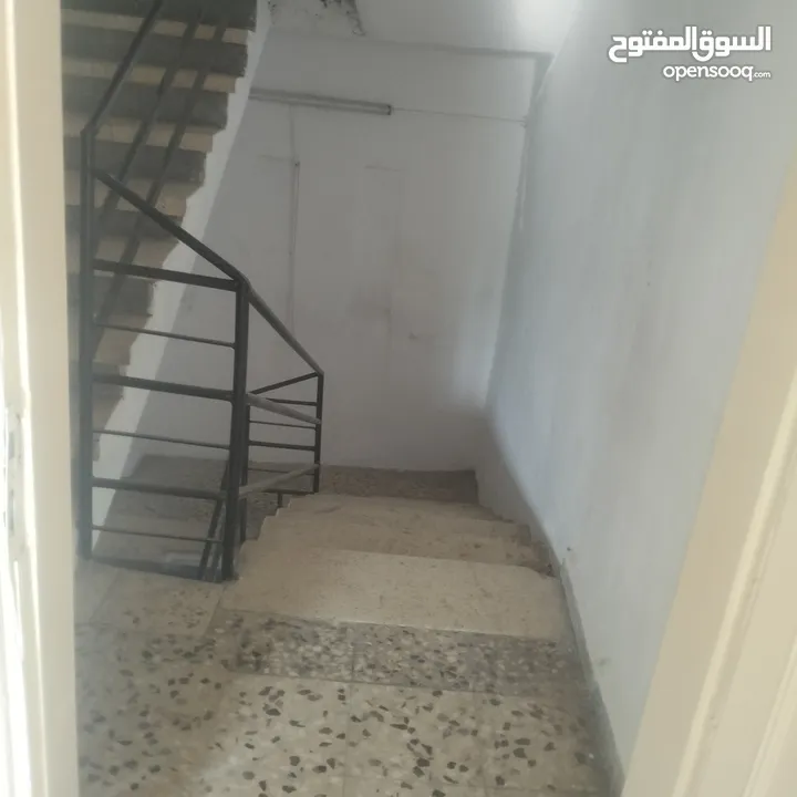 منزل للبيع طابق ثاني على شارع رئيسي في ايدون على إشارة ايدون