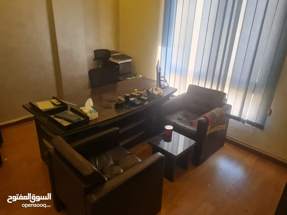 أثاث مكتبي مستعمل للبيع