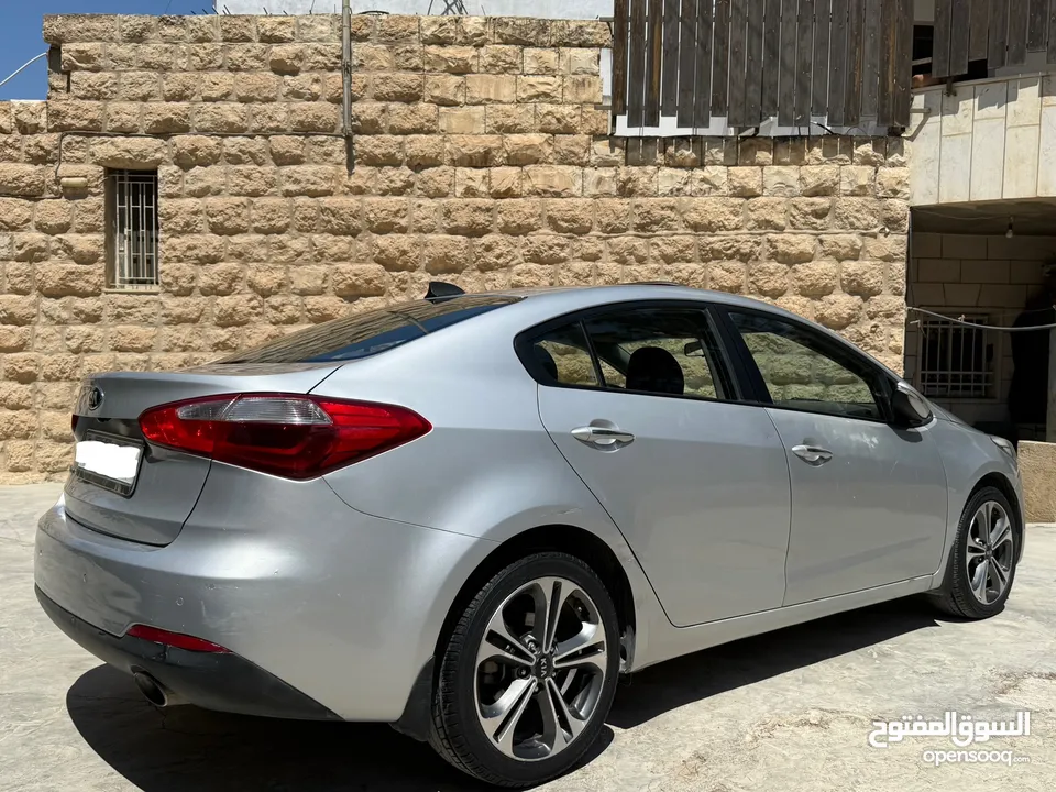 كيا سيراتو  k3 موديل 2015 فل الفل اضافات نخب