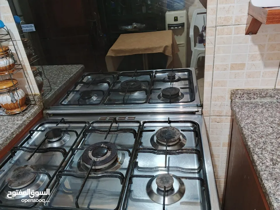 غاز بحاله. ممتازه بحاجه لباب للفرن