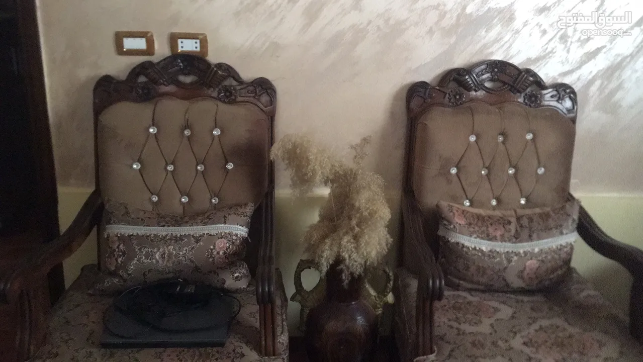 طقم كنب مستعمل 9مقاعد بحالة ممتازة -الزرقاء