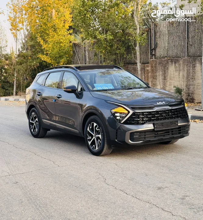 كيا سبورتاج هايبرد 2023 فل كامل مع بانوراما - باللون المميز والداخلية المميزة - والسعر المميز