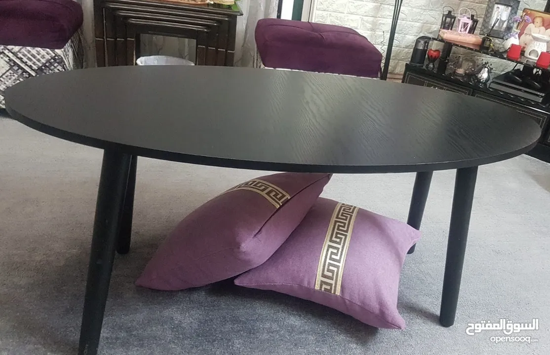طاولة غرفة جلوس متوسطه الحجم السعر 15دينار اردني