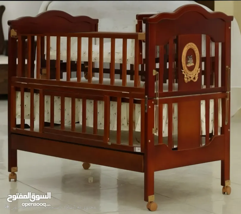 تخت بيبي خشب تمريكي صولد تم شراءه من مفروشات الحمود لمفروشات الاطفال  لغاية 5 سنوات مع فرشه