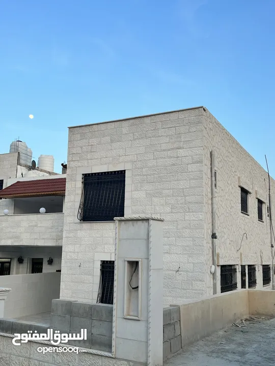 عماره طابقين للبيع تشطيب ديلوكس عمر البناء 5سنوات