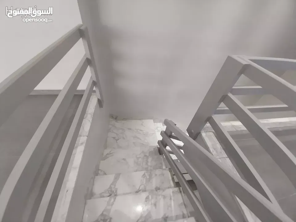 شقة دوبلكس غير مفروشة للايجار في عبدون  ( Property 32330 ) سنوي فقط