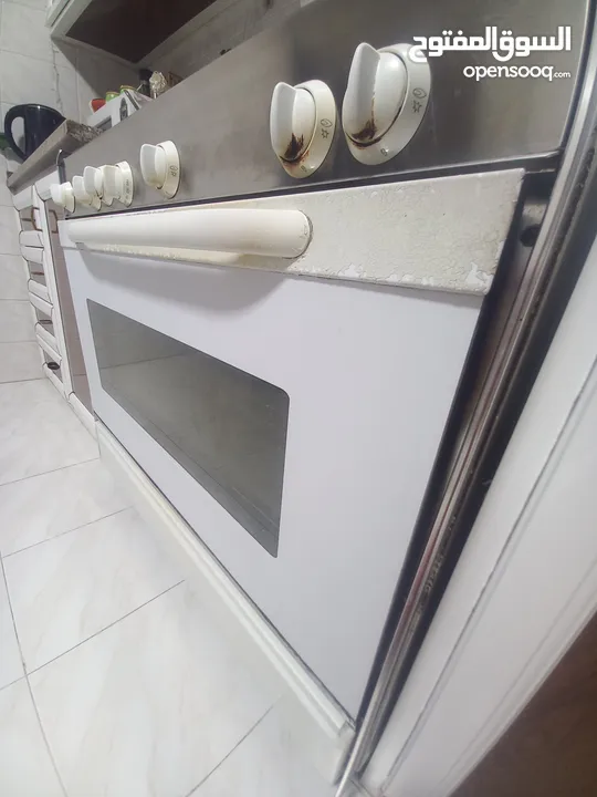فرن غاز تكنو بحاله جيده شغال تماما