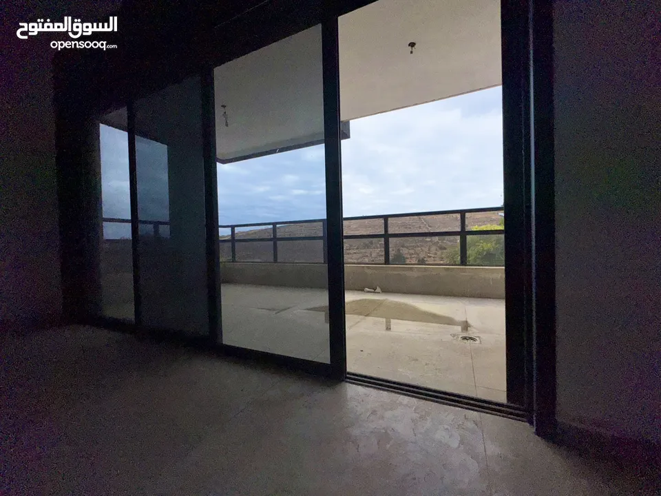 شقة للبيع في عين منجد جديدة مع مطبخ