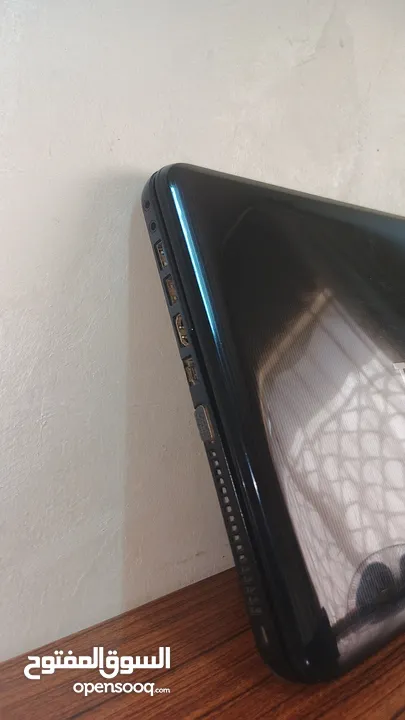 للبيع لابتوب Toshiba Satellite C850-A786 تصميم أنيق وهيكل خارجي بحالة جيدة .