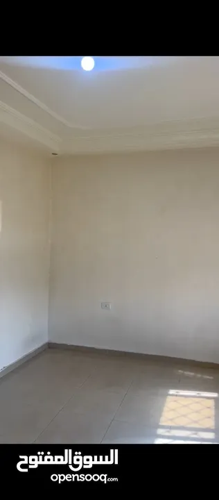 شقة فارغة للايجار في المدينه الرياضيه 3 نوم 320