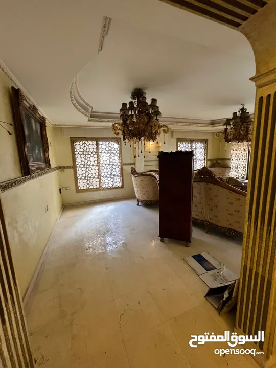 شقة للإيجار مفروش  رويال سويت طابقية مع روف و ترس كبير  Big department for rent in deir Ghbar amman