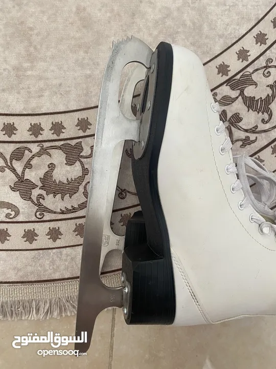 Roces Women's Paradise Ice Skates/Blade ، حذاء تزلج على الجليد/شفرة للنساء من Roces