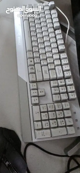 بيع كمبيوتر وشاشة وكيبورد