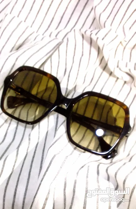 نظارات Gucci اصلية شبه جديدة.Authentic Gucci sunglasses