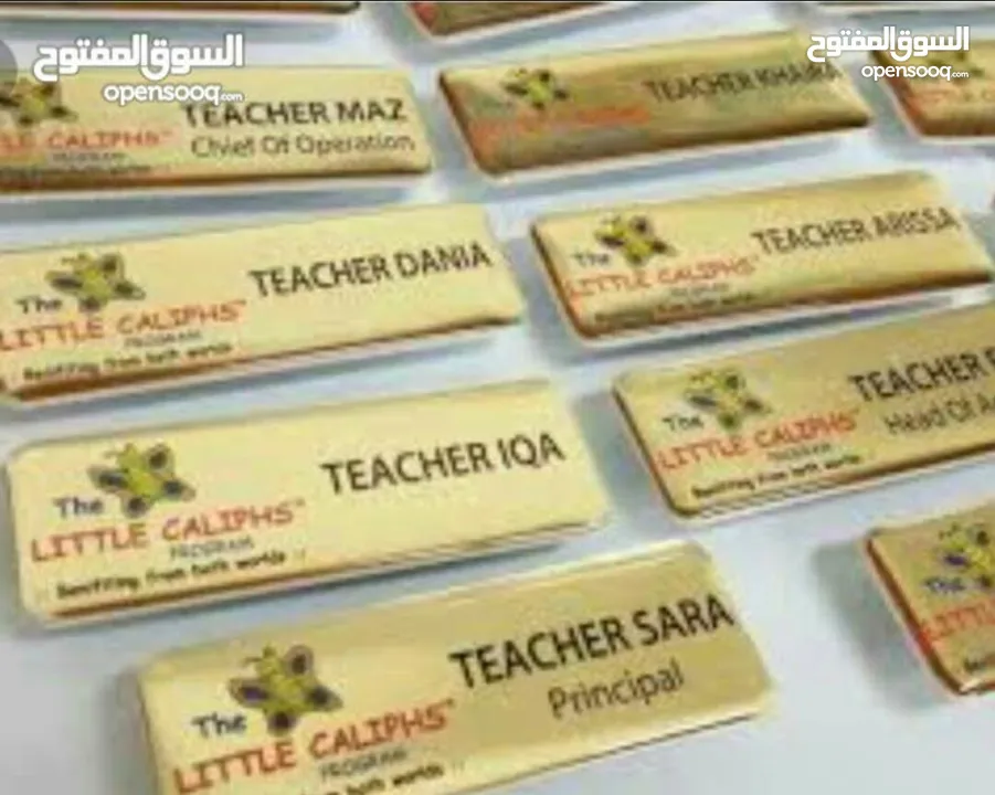 بلوزة موظفين فيزت جاليهات مع شعار باجات