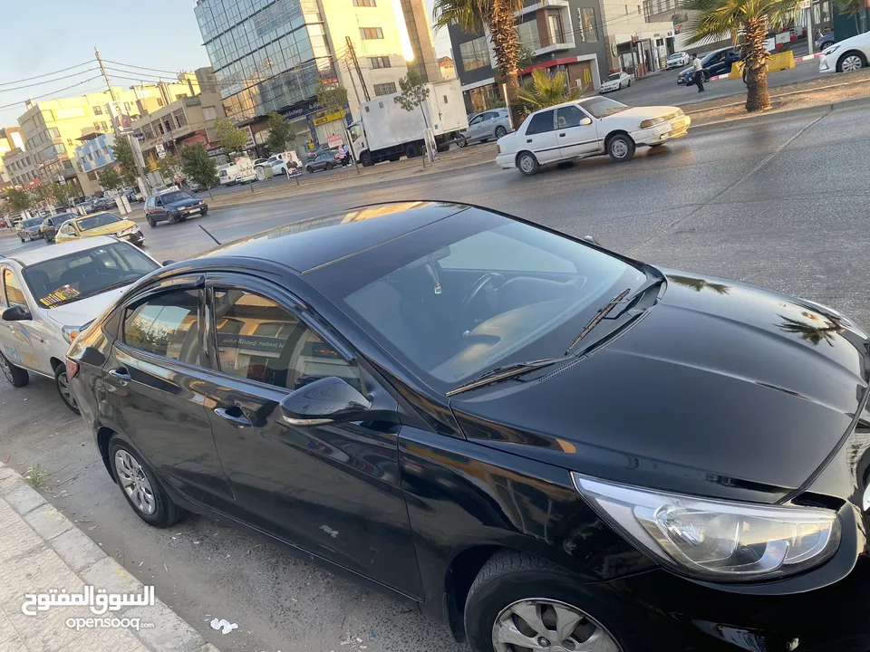 هيونداي اكسنت 3 جيد و راسيه أنا بايع على دقات ما فيها مضروب نهائياً اشتغلت اوبر السعر 6900