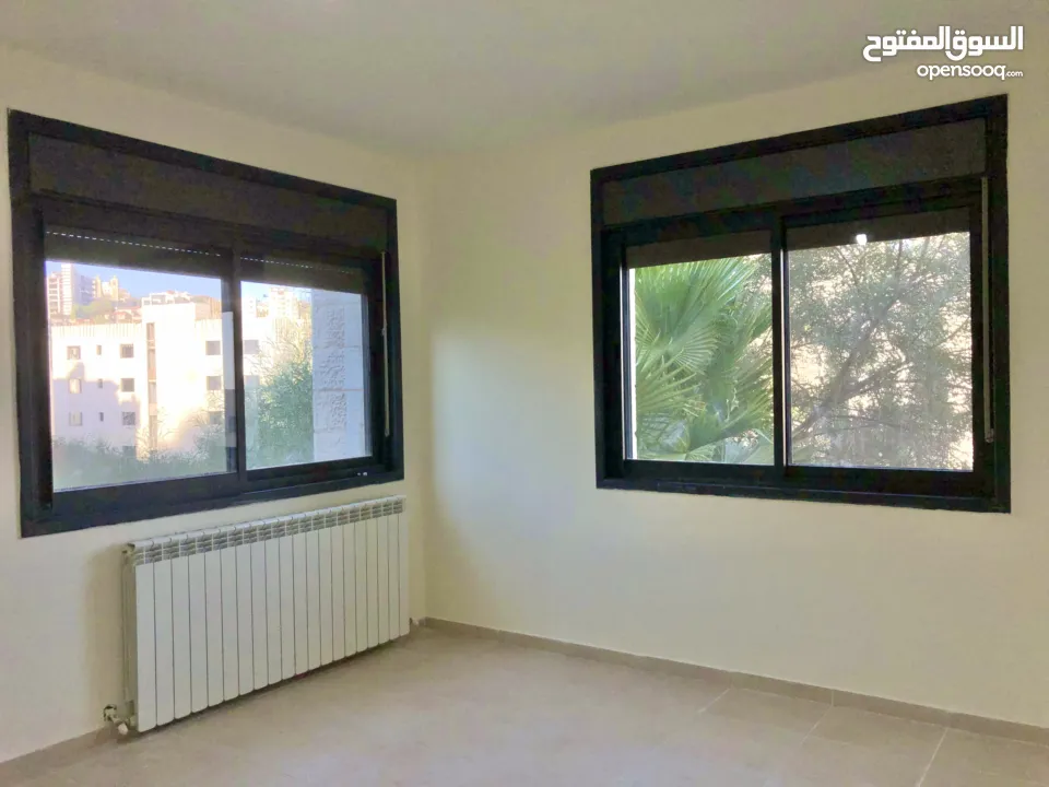 شقة للبيع في عين منجد