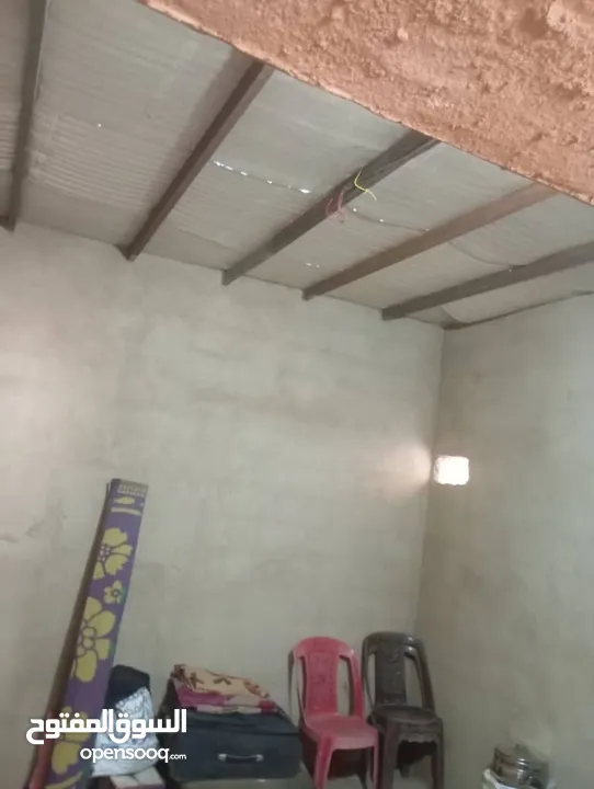 منزل في أم درمان الحاره 67 الأم مساحته 130 متر يفتح في ميدان فيهو سور خارجي متصل بالبيت 3 غرف وصالون