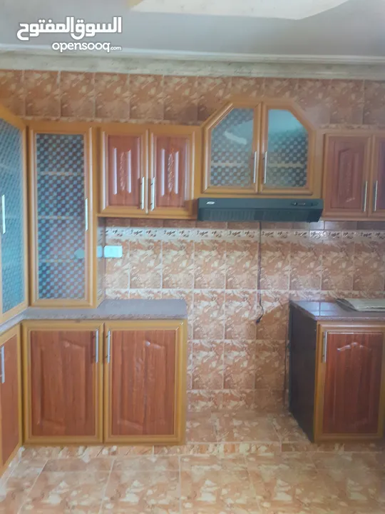 شقة طابقية للبيع السلط البحيرة