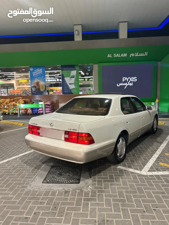 لكزس LS 400