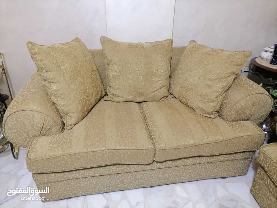 طقم كنب تسع مقاعد