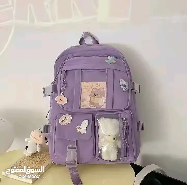 حقائب مدرسية ومتوفرة بجميع الألوان
