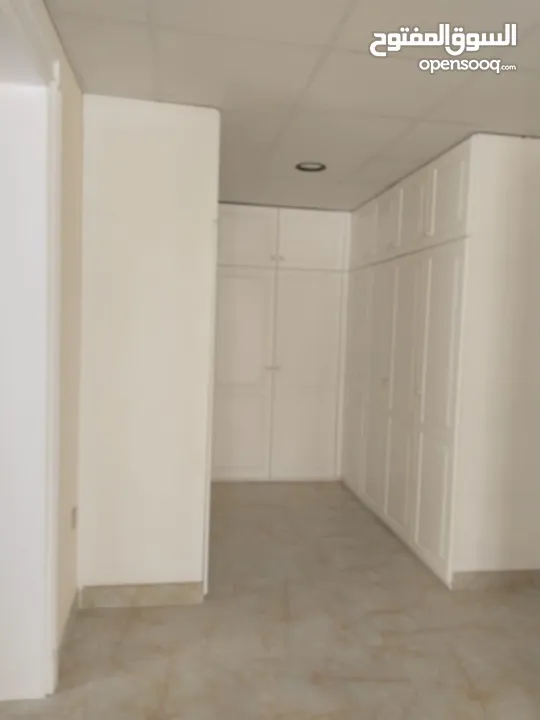 6Me33-Luxurious modern 5+1BHK Villa for rent in Qurm near Al Shati Street.