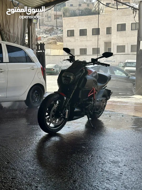 دوكاتي ديافل 2014 كاربون 35000km صيانة كاملة ليست بحاجه لاي صيانه
