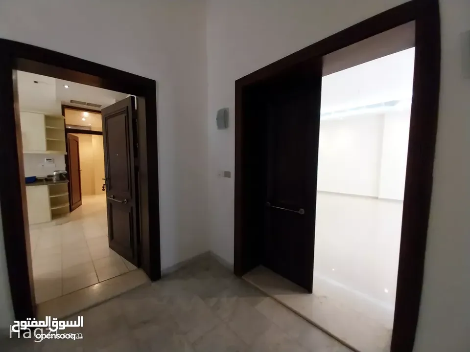 شقة غير مفروشة للإيجار 360م2 ( Property 12671 ) سنوي فقط