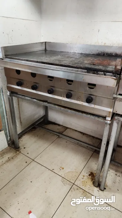 عدة مطعم للبيع