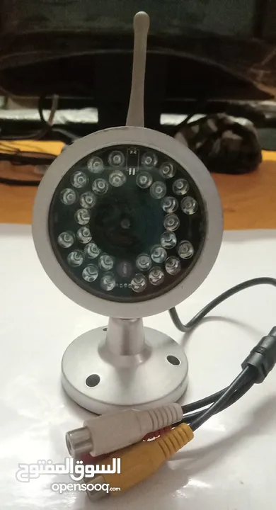 للبيع DVR مع ريموت و كاميرا و ويرلس كاميرا ريسفر