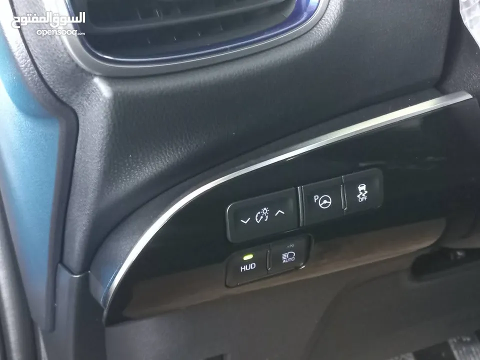 TOYOTA PRIUS HYBRID LIMITED 2022(تويوتا بريوس ليمتيد هايبرد 2022 )