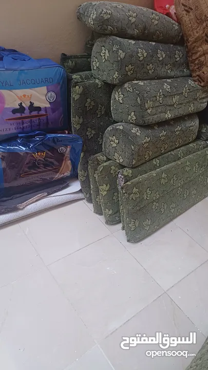 يوجد فراش مستعمل
