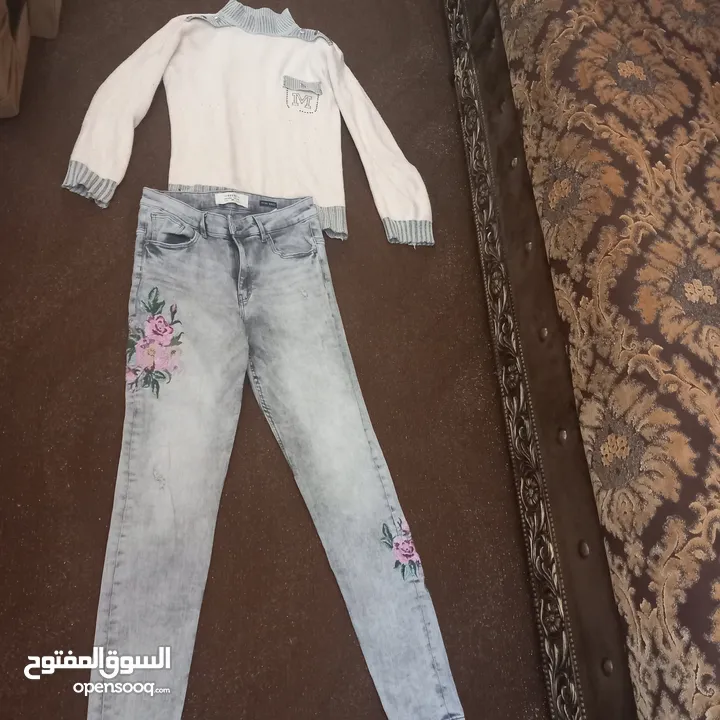 ملابس للبيع بسعر حررررق بحال الوكاله يتوفر  بلاطين جينز ،،،فساتين  شيفون ،، بلايز  مقاس 40,,,,42