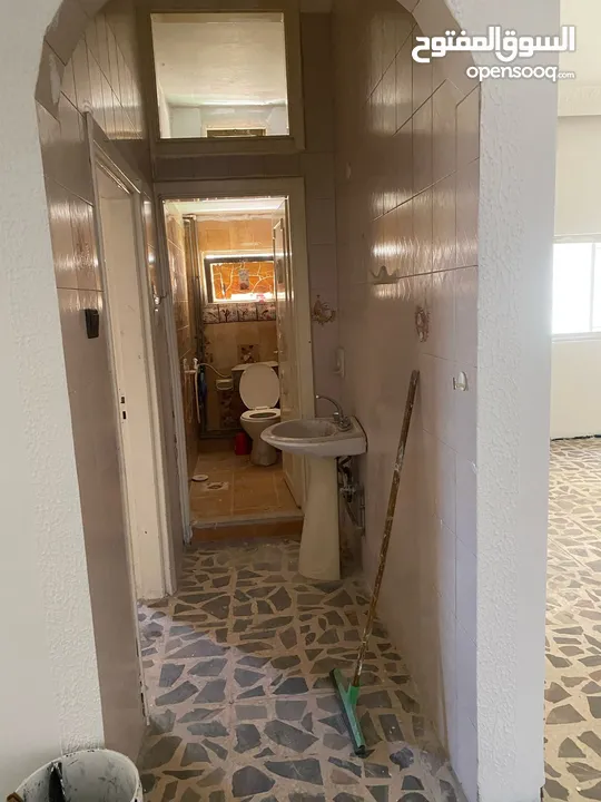 منزل كبير  الزرقاء/ الوسط التجاري