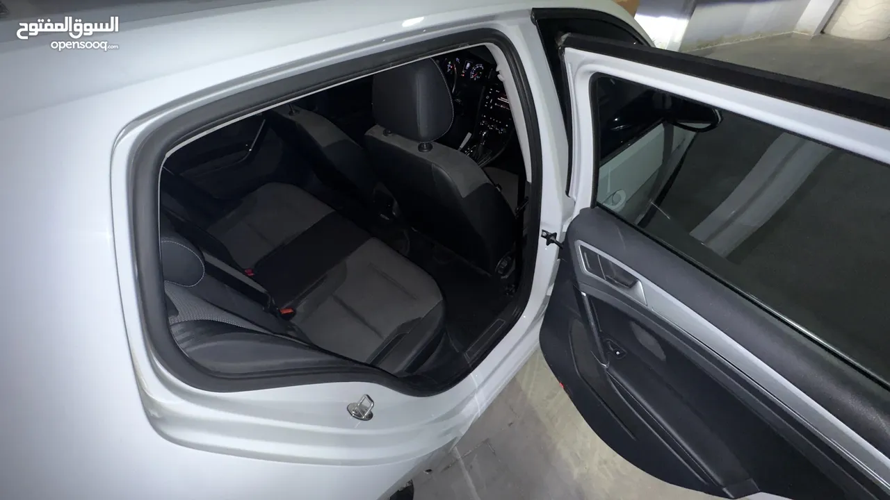 E GOLF 2019 50k km  اي جولف 2019 ممشى 50 الف كيلو فقط  السياره بحاله ممتازه و لا تحتاج شيئ