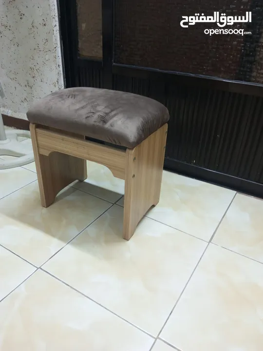 كراسي صغيرة عملية ومريحة – بشكل فِطْرة أو مربع