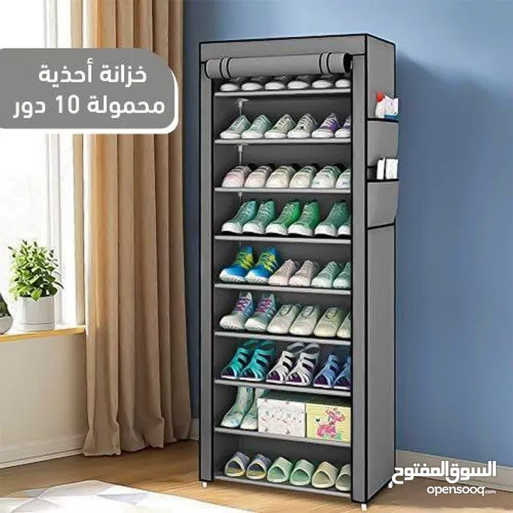 كبيرة من الأحذية بشكل مرتب وسهل الوصول.  كل طبقة مصممة لاستيعاب مختلف أنواع الأحذية، من الأحذية الري