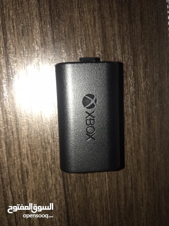 (اقرأ الوصف مهم) ايد اكسبوكس xbox series x سيريس اكس اصلية مع بطارية تنشحن وشاحن للبيع
