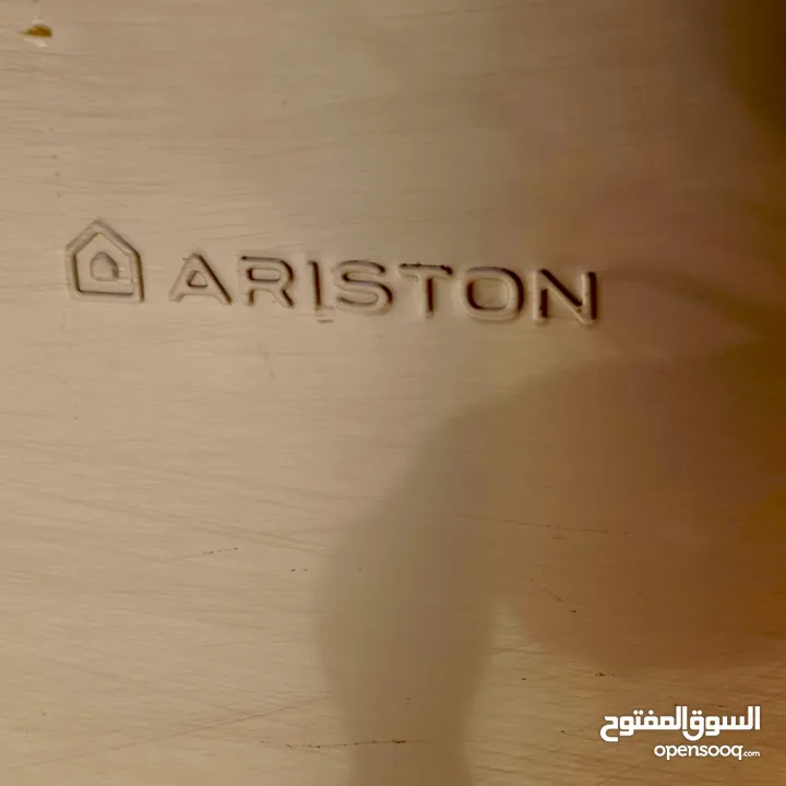 فرن كهربائي نوع ARISTON بحالة ممتازة بسعر مغري