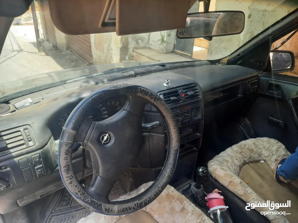 اوبل فيكترا موديل 1991