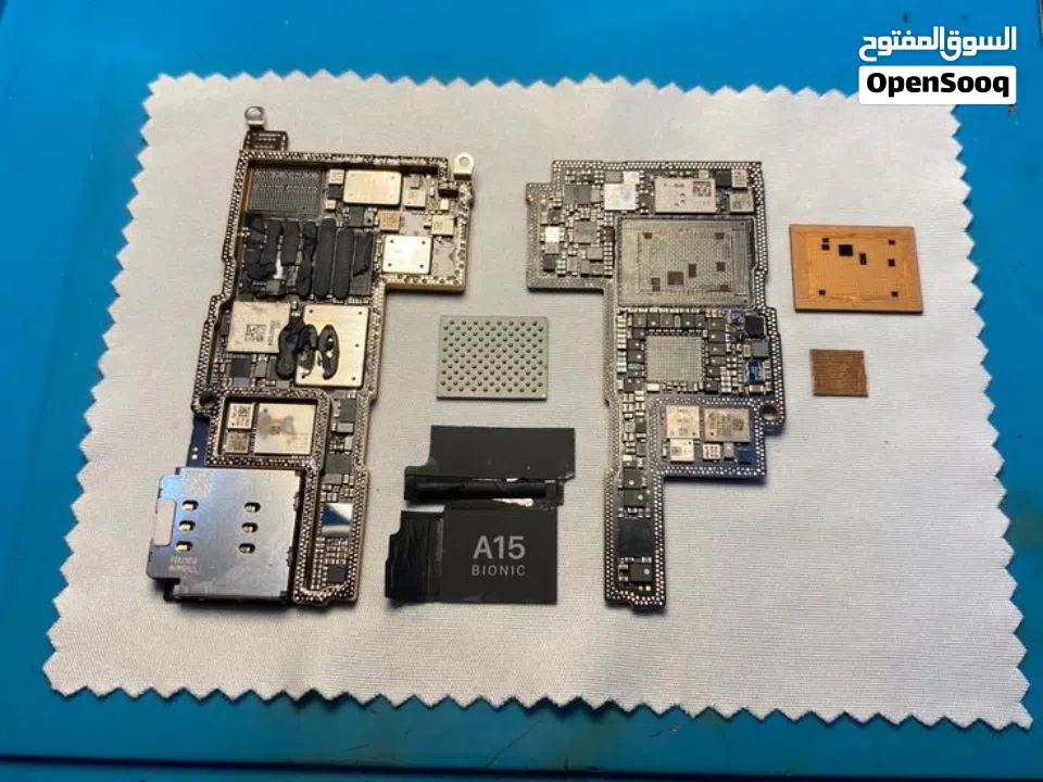 خدمة تصليح الهواتف و الايباد  متوفر شاشات وجميع قطع الغيار بأسعار الجملة ضمان على جميع الخدمات