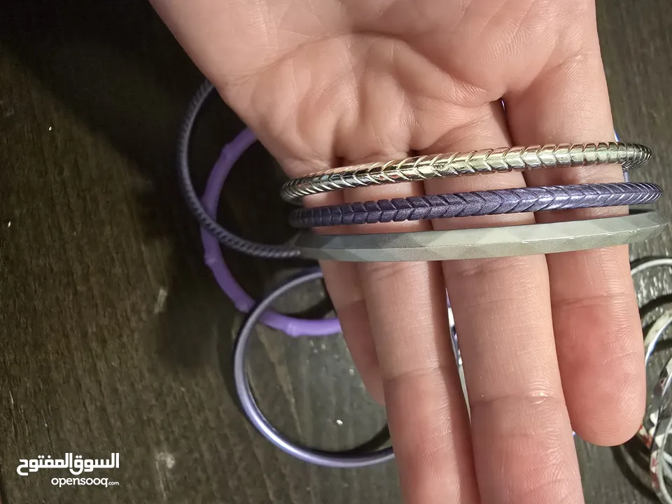 اساور بلاستيك بنفسجي، وفضي عدد 15