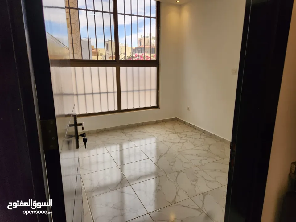 شقة استثمارية فاخرة للبيع (طابق ارضي)