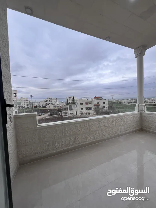 شقق فاخرة ومميزة (شارعين امامي وخلفي/شقتين بالطابق) تشطيب فلل/غير محاطة بالاسكانات ب خاص