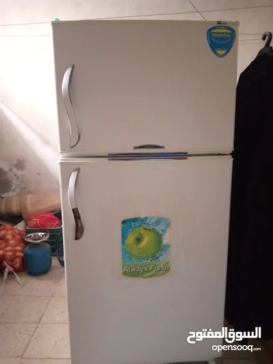 ثلاجة بحالة ممتازة للبيع