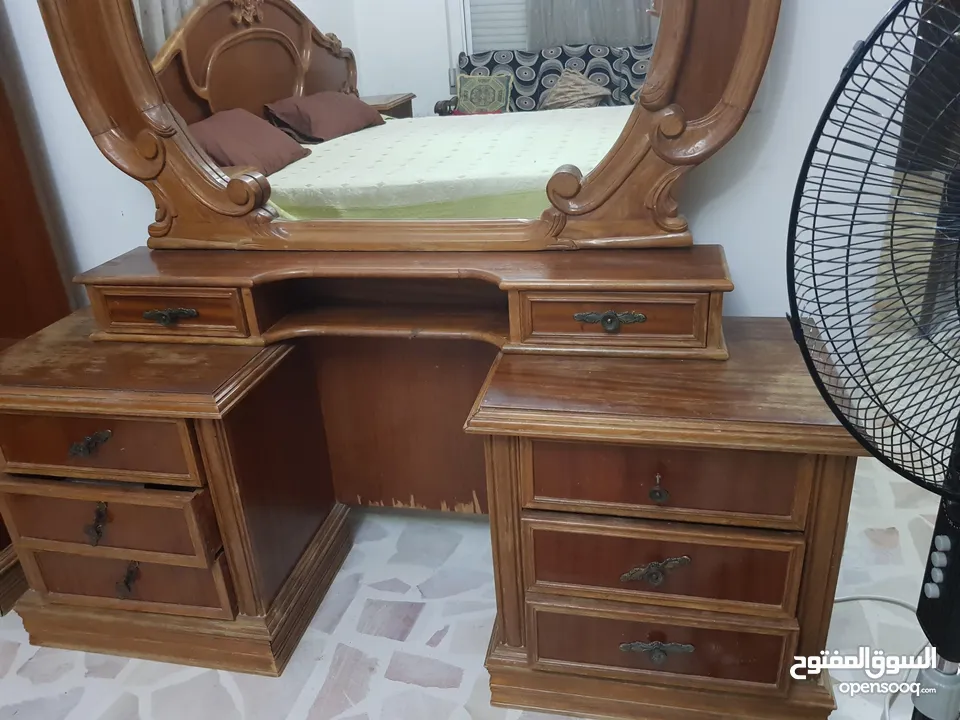 غرفة نوم حفر زان بحالة جيدة
