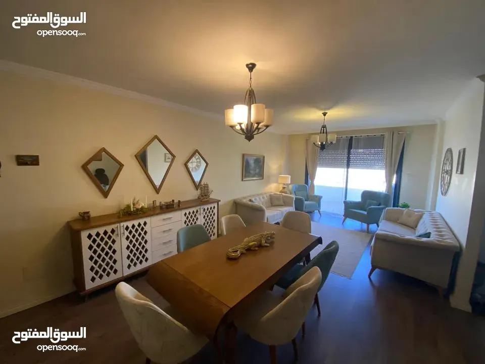 شقة مميزة للبيع  بإطلالة خلابة