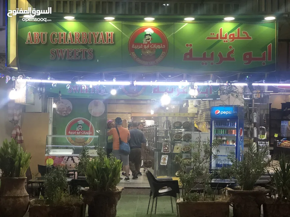 محل حلويات كامل في العقبة للبيع بخلو  ايجار منخفض وسط البلد دخلة علي بابا