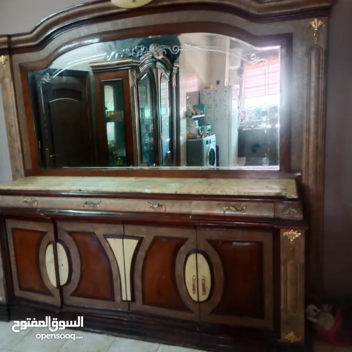 نيش + بوفيه سفرة مع مراية كبيرة للبيع – خشب ثقيل تصميم كلاسيكي